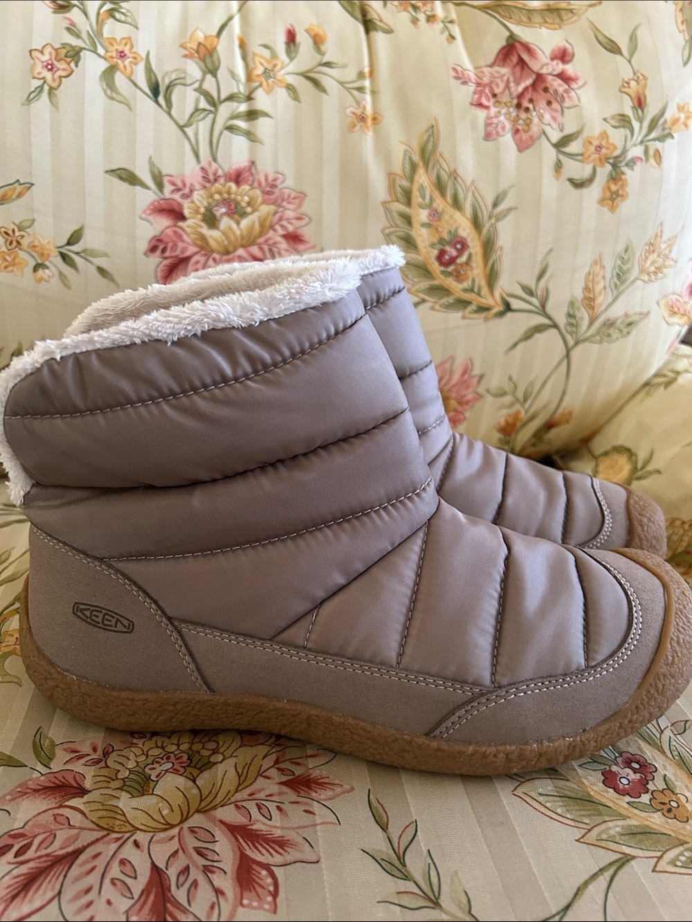Keen Woman’s Howser Lite Fold Down Boots 10.5 NEW